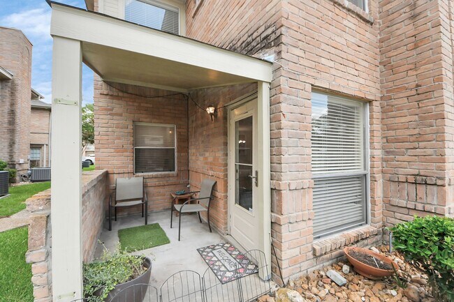 Building Photo - 5515 Strack Rd