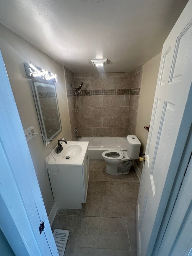 Building Photo - 554 W Station St