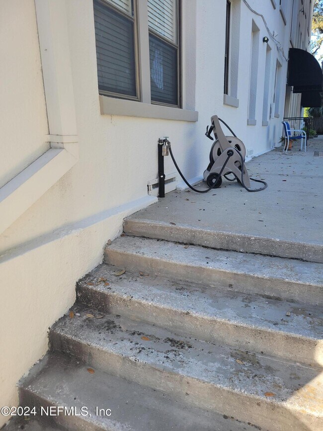 Building Photo - 2545 Oak St