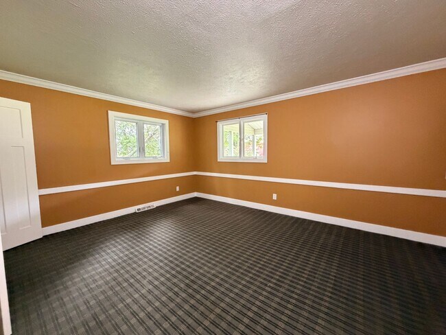 Building Photo - 6375 Bauer Rd