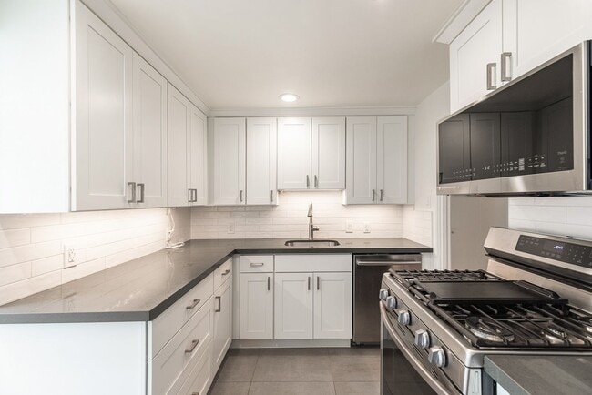 Building Photo - 3 bedroom 1.75 bath House