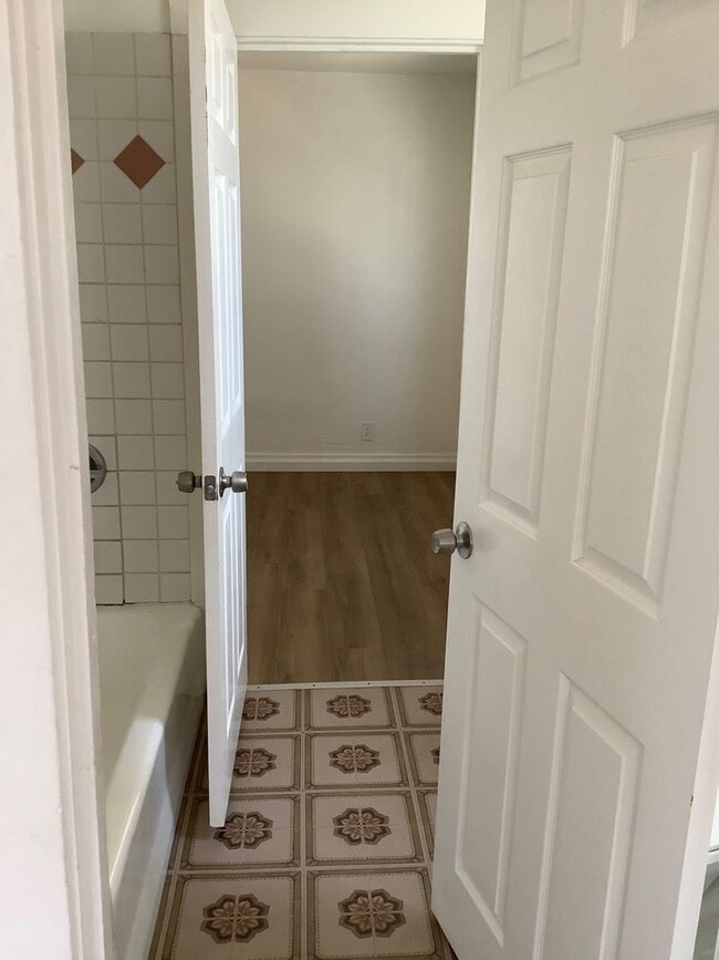 Building Photo - 2 Bed / 1 Bath House Available in Richmond...