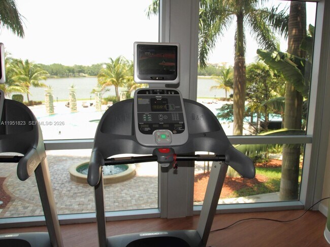 Building Photo - 2641 N Flamingo Rd