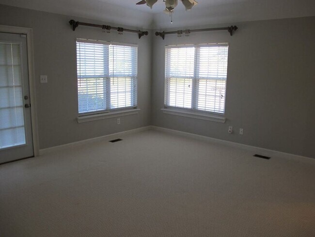 Building Photo - Upscale Lakefront Home  In the Heart of Martinez