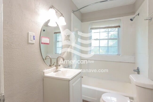 Building Photo - 1238 Briarwood Ave
