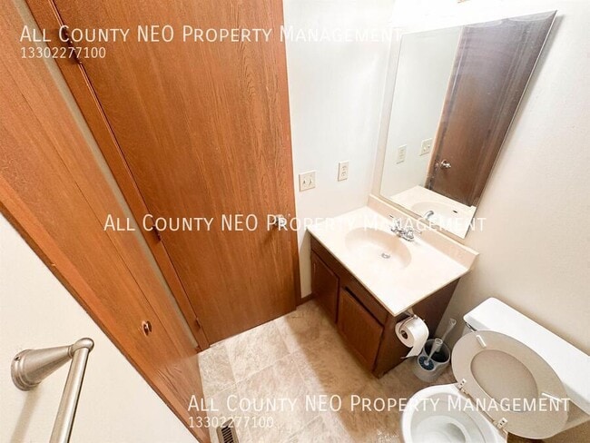 Building Photo - 217 Plum St N