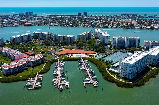 Building Photo - 7907 Sailboat Key Blvd S