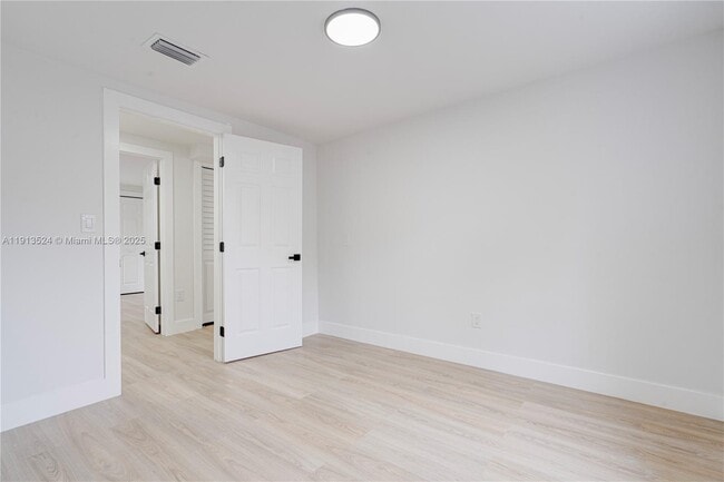 Building Photo - 6044 SW 37th St