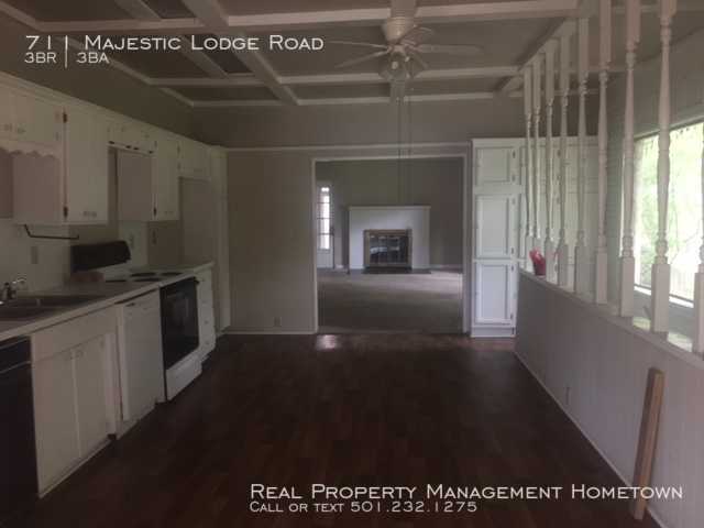 Building Photo - LAKE HOUSE WITH CHARACTER AND CHARM