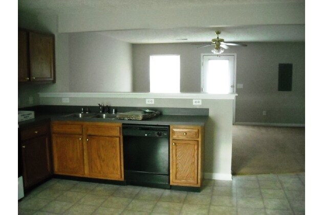 Building Photo - 801-823 Orange Blossom Dr