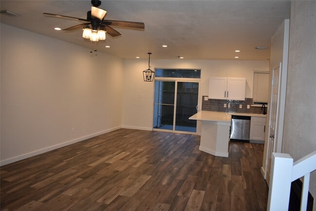 Building Photo - 16048 Limestone Lake Dr