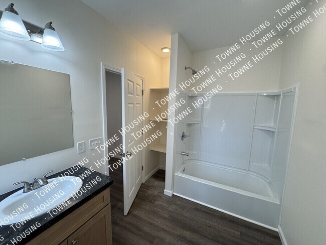 Building Photo - 20 Marion St