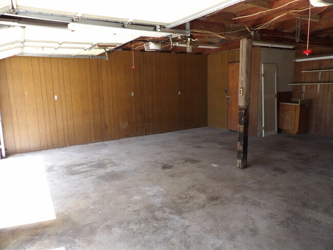 Building Photo - 248 Meadowview Dr