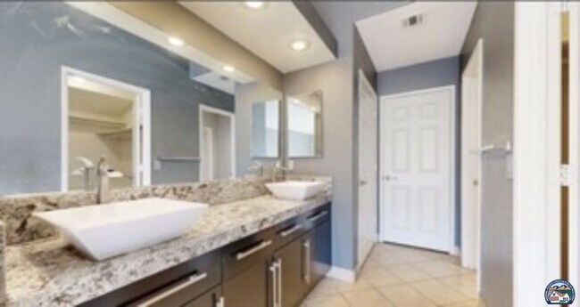 Building Photo - 2267 Aurora Ct