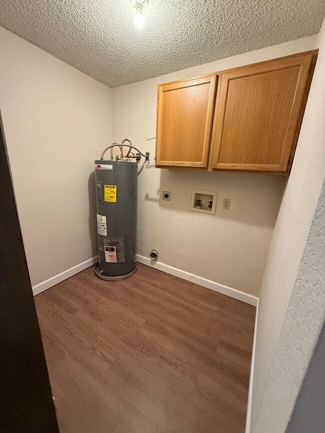 Building Photo - 404 N Nolan River Rd