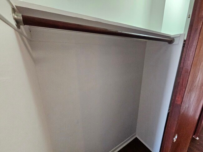 Building Photo - 2250 N Lincoln Ave