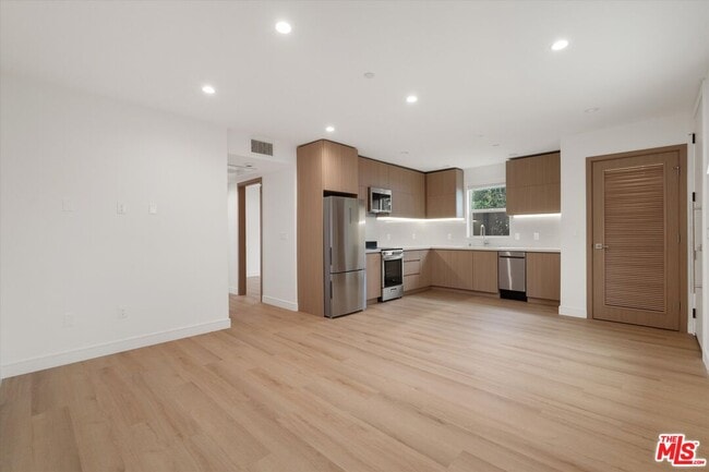 Building Photo - 5528 Sunnyslope Ave