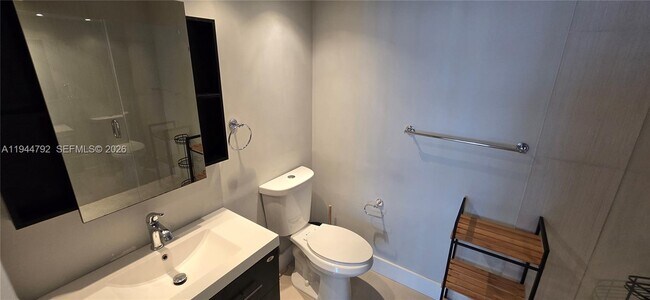 Building Photo - 600 NE 36th St