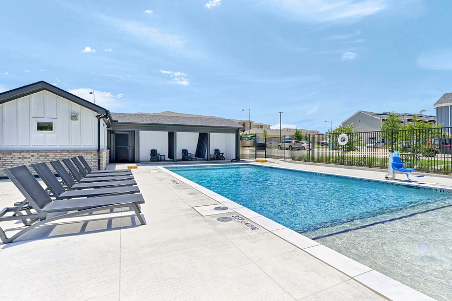 Pool - Heritage Court Luxury Townhomes