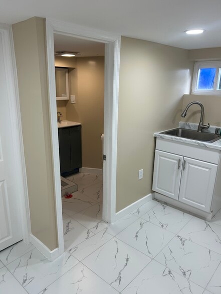 Building Photo - 271 Claremont Ave