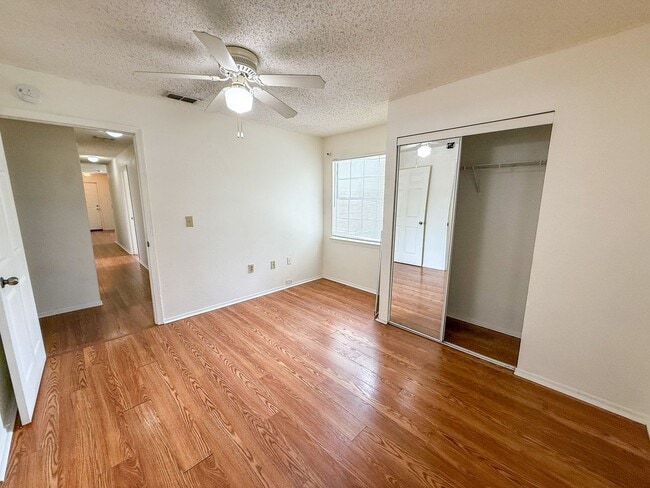 Building Photo - 3705 SW 27th St