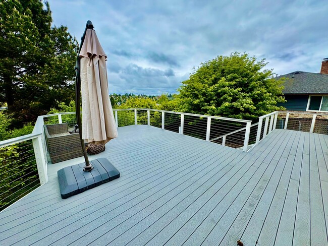 Building Photo - Beautiful Magnolia Home with a VIEW!