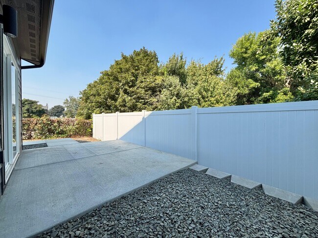 Building Photo - 13301 E Alki Ave