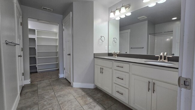 Building Photo - 4933 W Pillar Dr