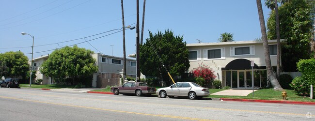 Building Photo - 5239-5305 Lindley Ave