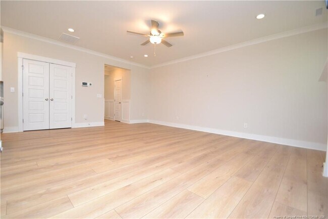 Building Photo - 2129 Seneca Dr