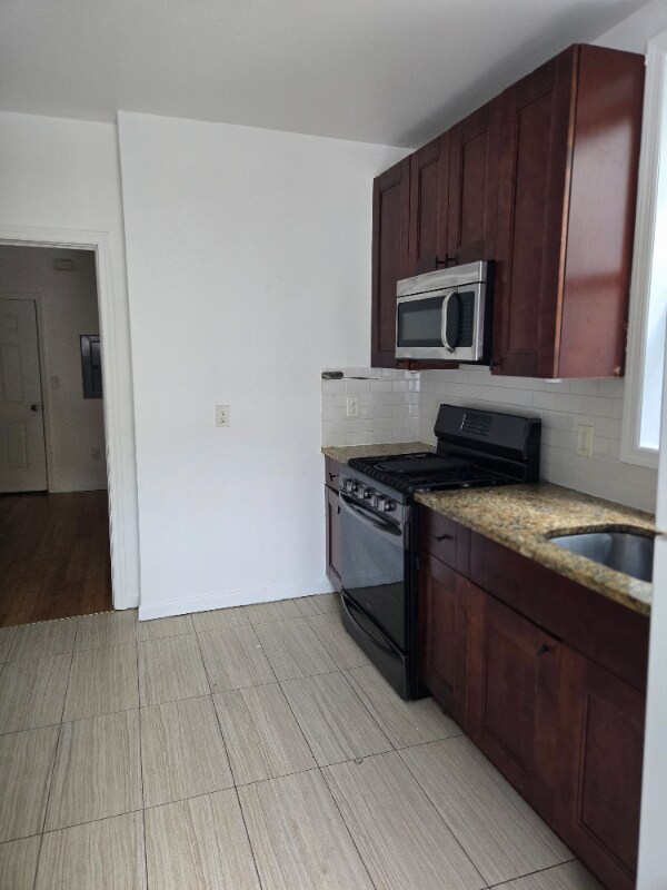 Building Photo - 316 Summer Ave