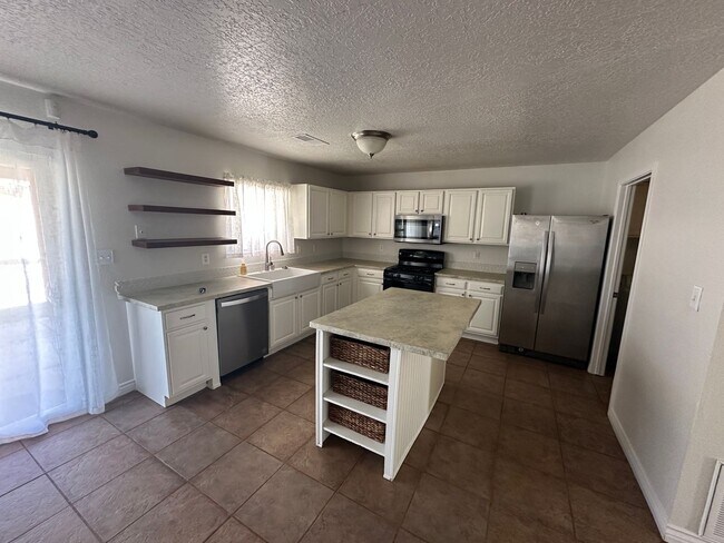 Building Photo - 8104 Rancho Paraiso NW