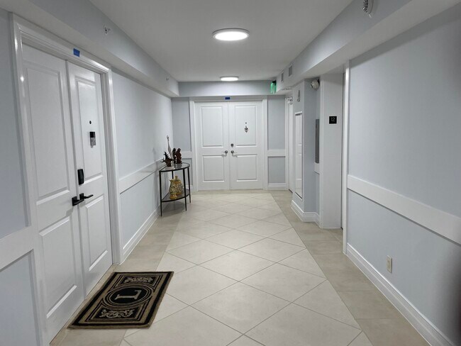Building Photo - 3000 S Ocean Blvd