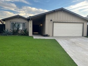 Building Photo - 5725 Sage Dr