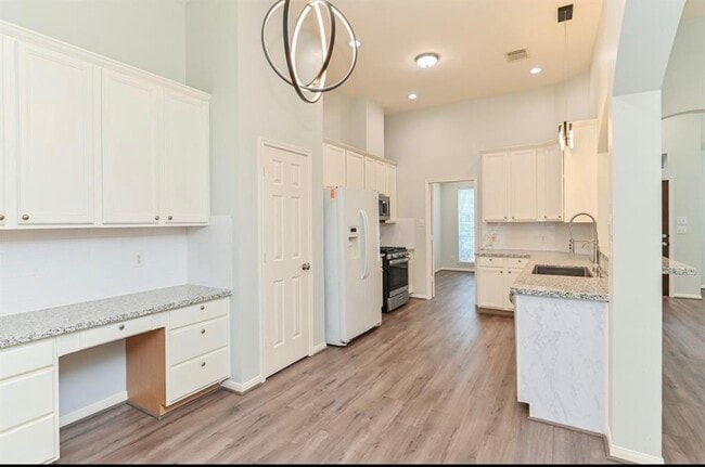 Building Photo - 13814 Bink Ct