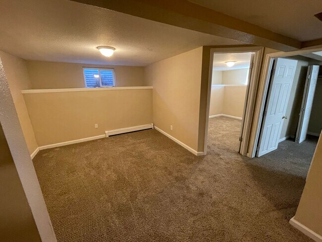 Building Photo - 616 Zion Dr