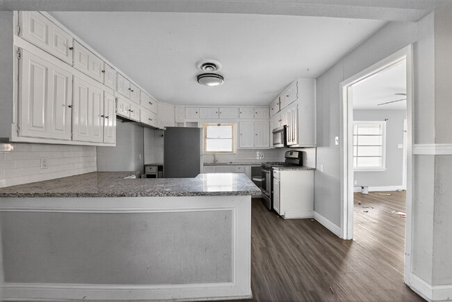 Building Photo - Charming 3-Bedroom Home on a Corner Lot in Fort Worth!