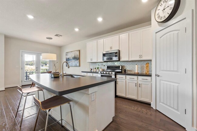 Building Photo - 7505 Belfair Ter