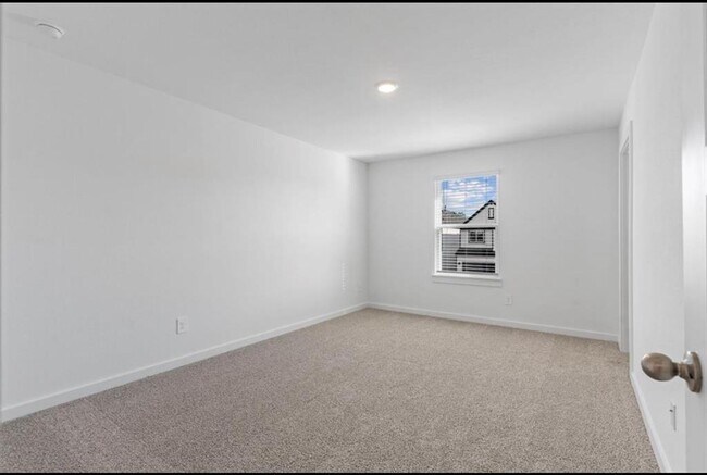 Building Photo - 2911 Crown Gate Dr