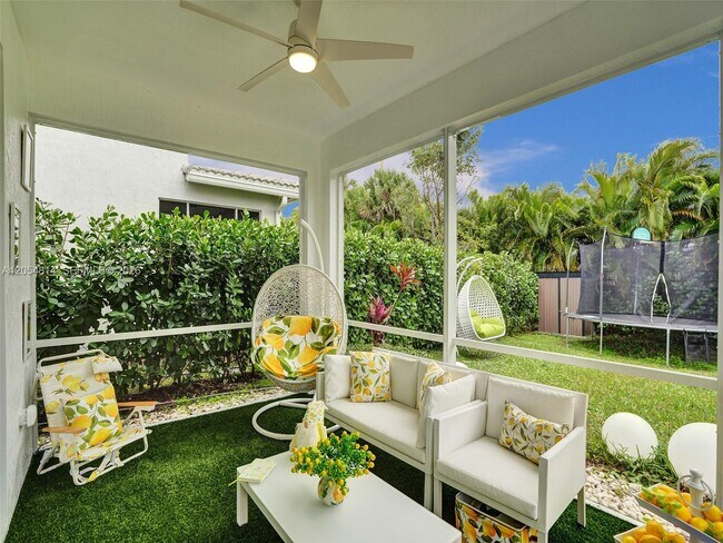 Building Photo - 4414 Ficus St