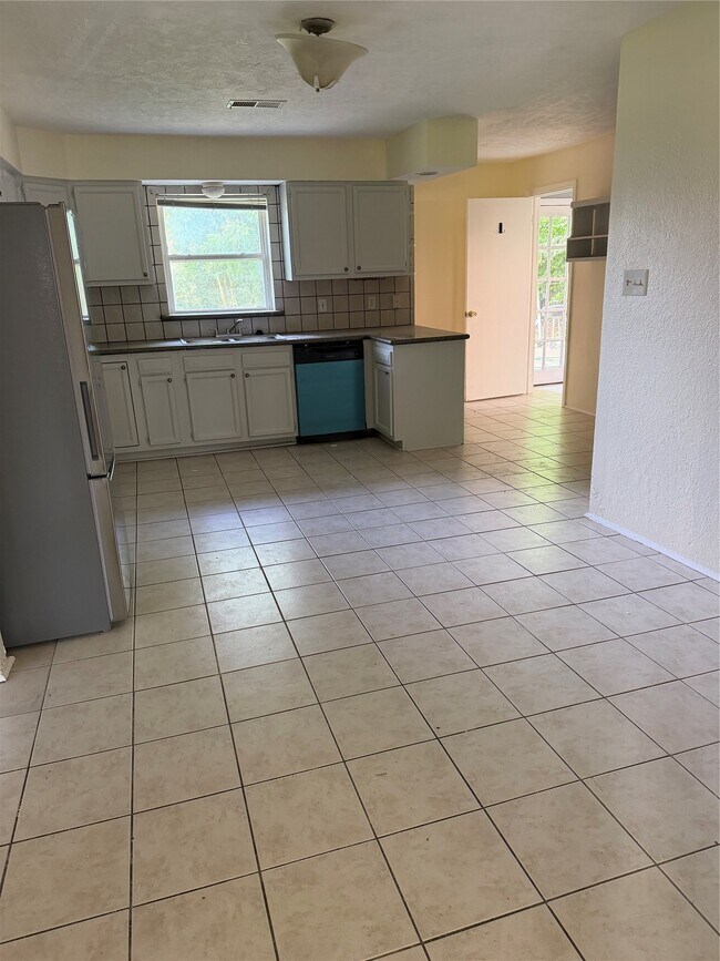 Building Photo - 5223 Sanford Rd