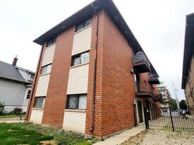 Building Photo - 230 Circle Ave