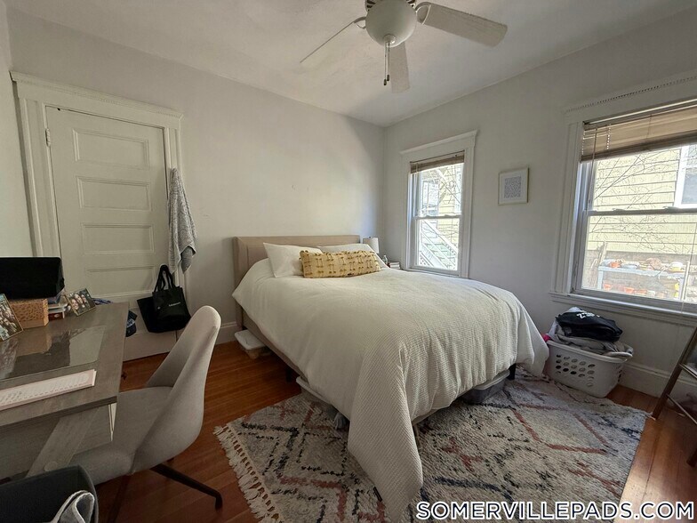 Building Photo - 10 Dickson St