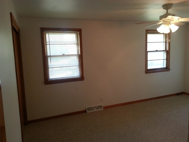 Building Photo - 1207 Royal Dr