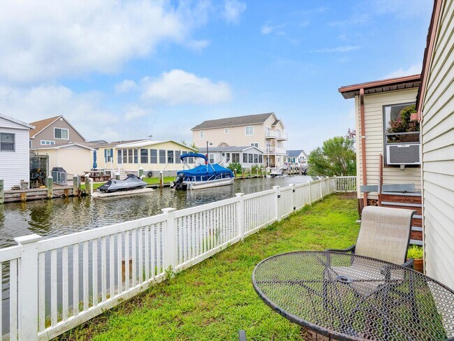 Building Photo - 36999 Blue Bill Dr