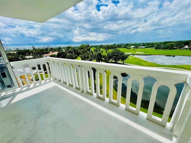 Building Photo - 2500 NE 48th Ln