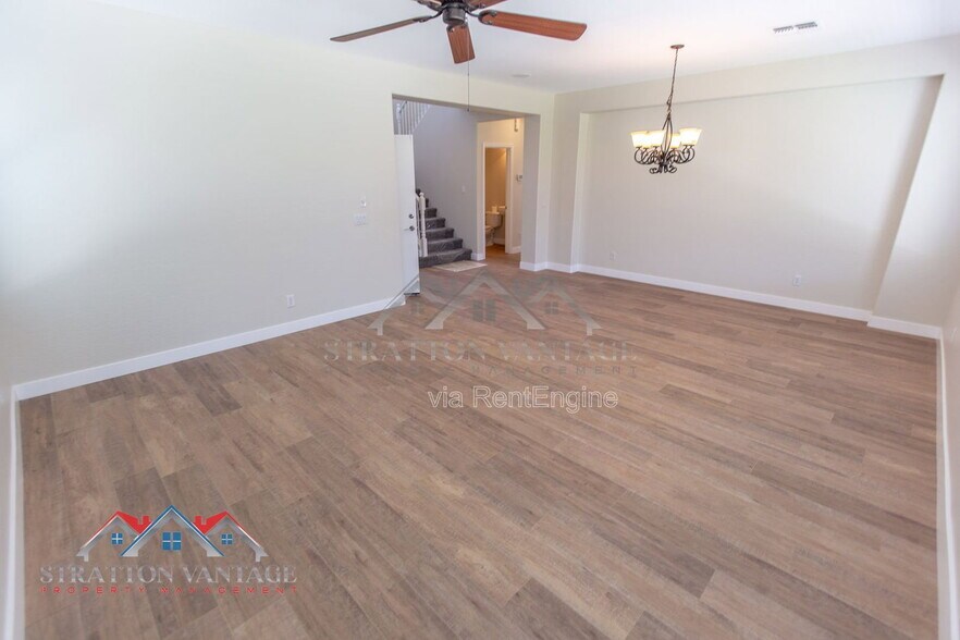 Building Photo - 16221 W Mercer Ln