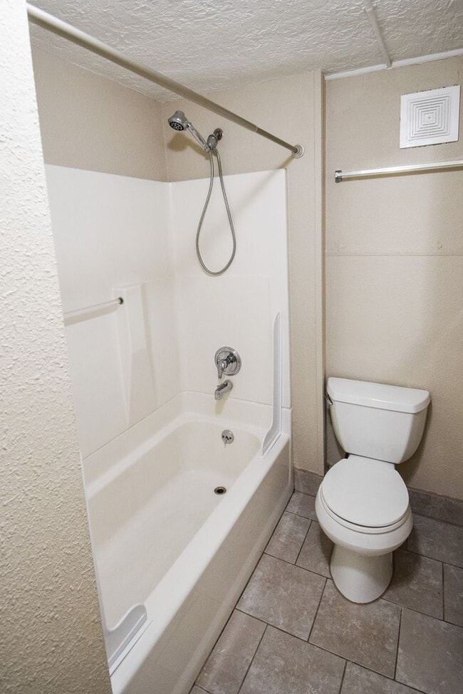 Building Photo - Beautiful 4 Bed 2 Bath Home in NE Portland!