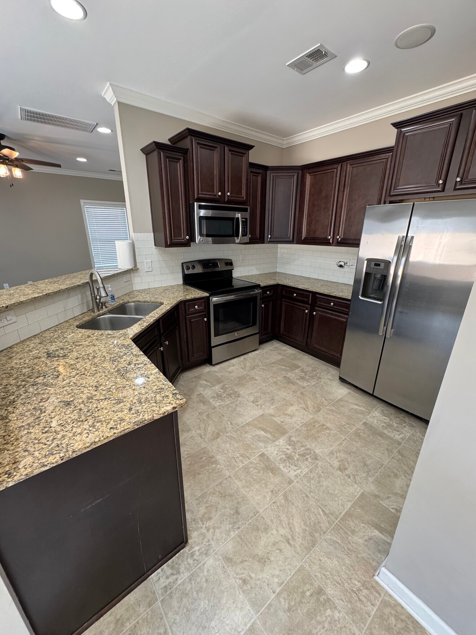 Building Photo - 440 Colony Lakes Dr