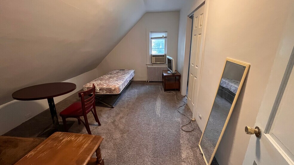 Building Photo - 5859 Hobart St